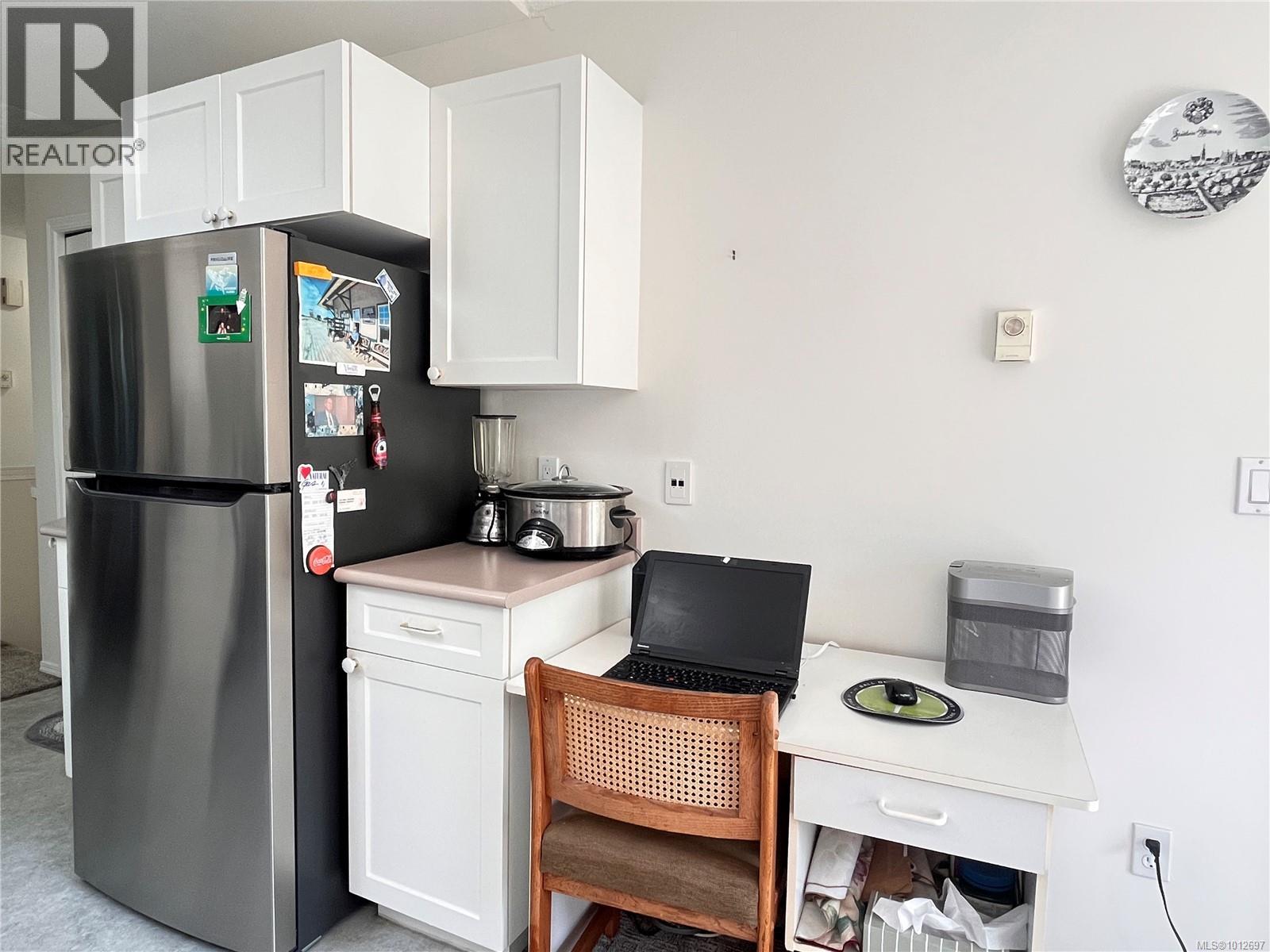 Photo 6 of 1113 Rock St, Saanich BC
