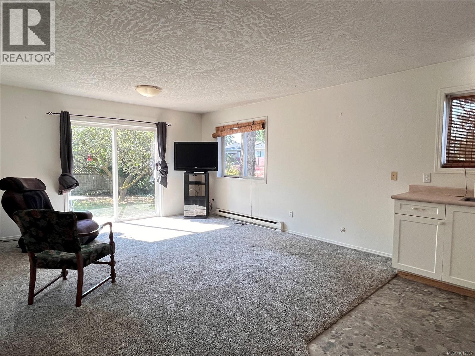 Photo 24 of 1113 Rock St, Saanich BC