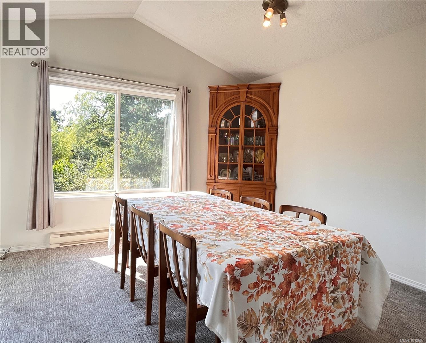 Photo 7 of 1113 Rock St, Saanich BC