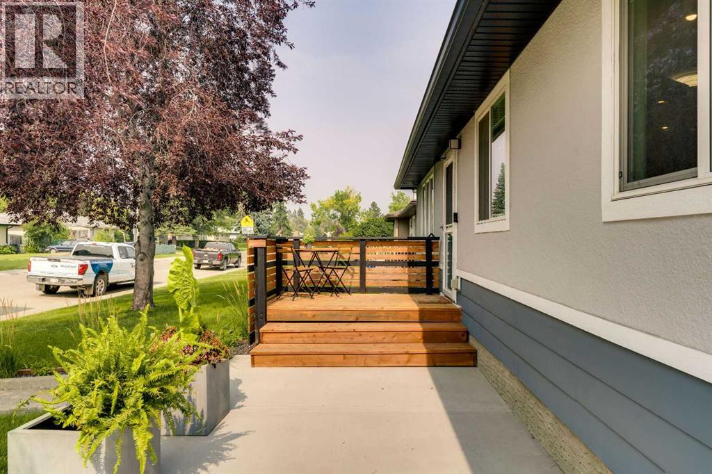 Photo 3 of 2444 45 Street Se, Calgary AB