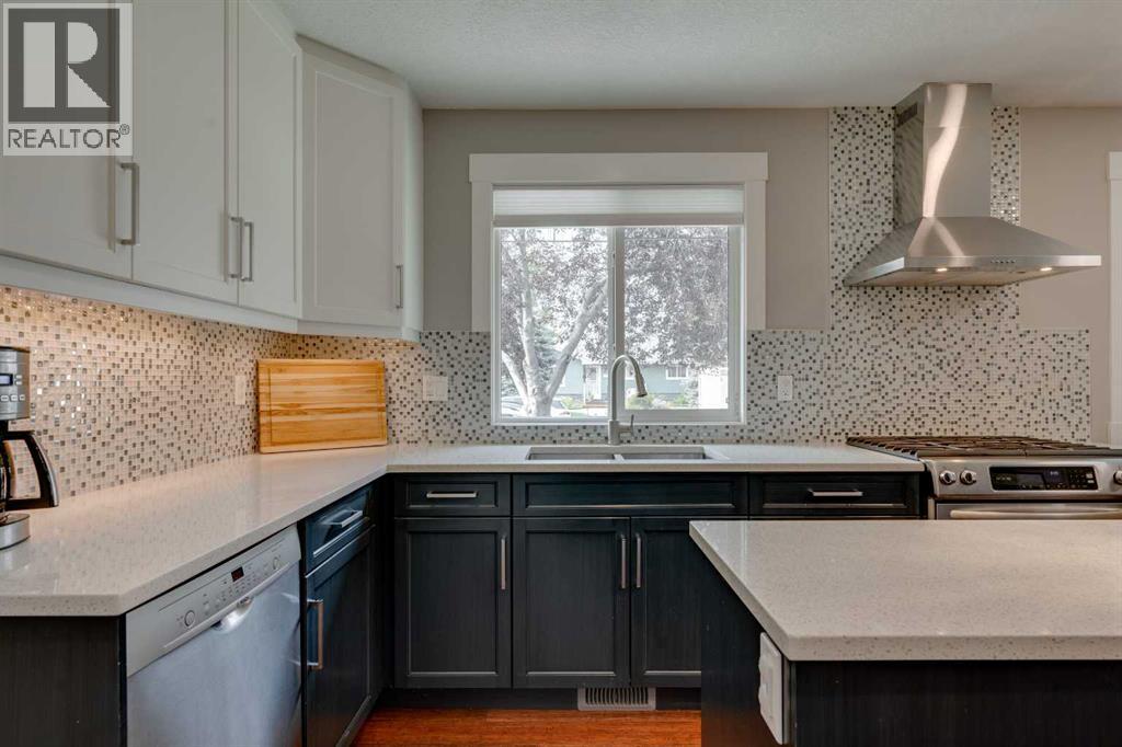 Photo 7 of 2444 45 Street Se, Calgary AB