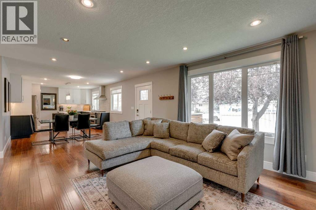 Photo 17 of 2444 45 Street Se, Calgary AB