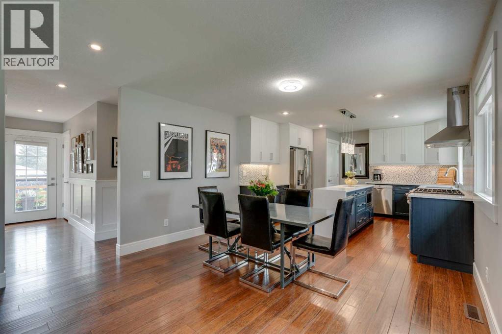 Photo 4 of 2444 45 Street Se, Calgary AB