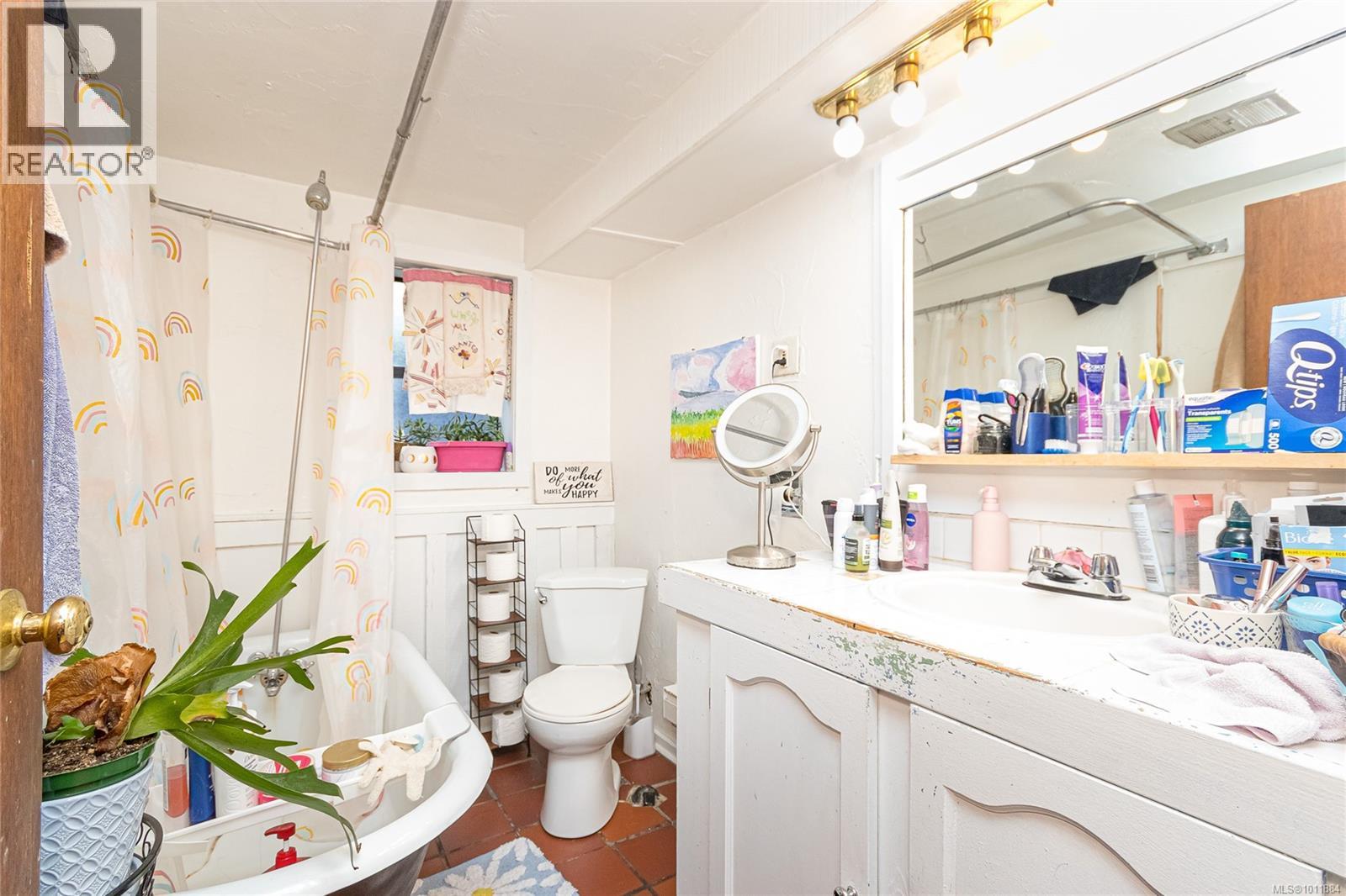  1645 Haultain Street, Victoria