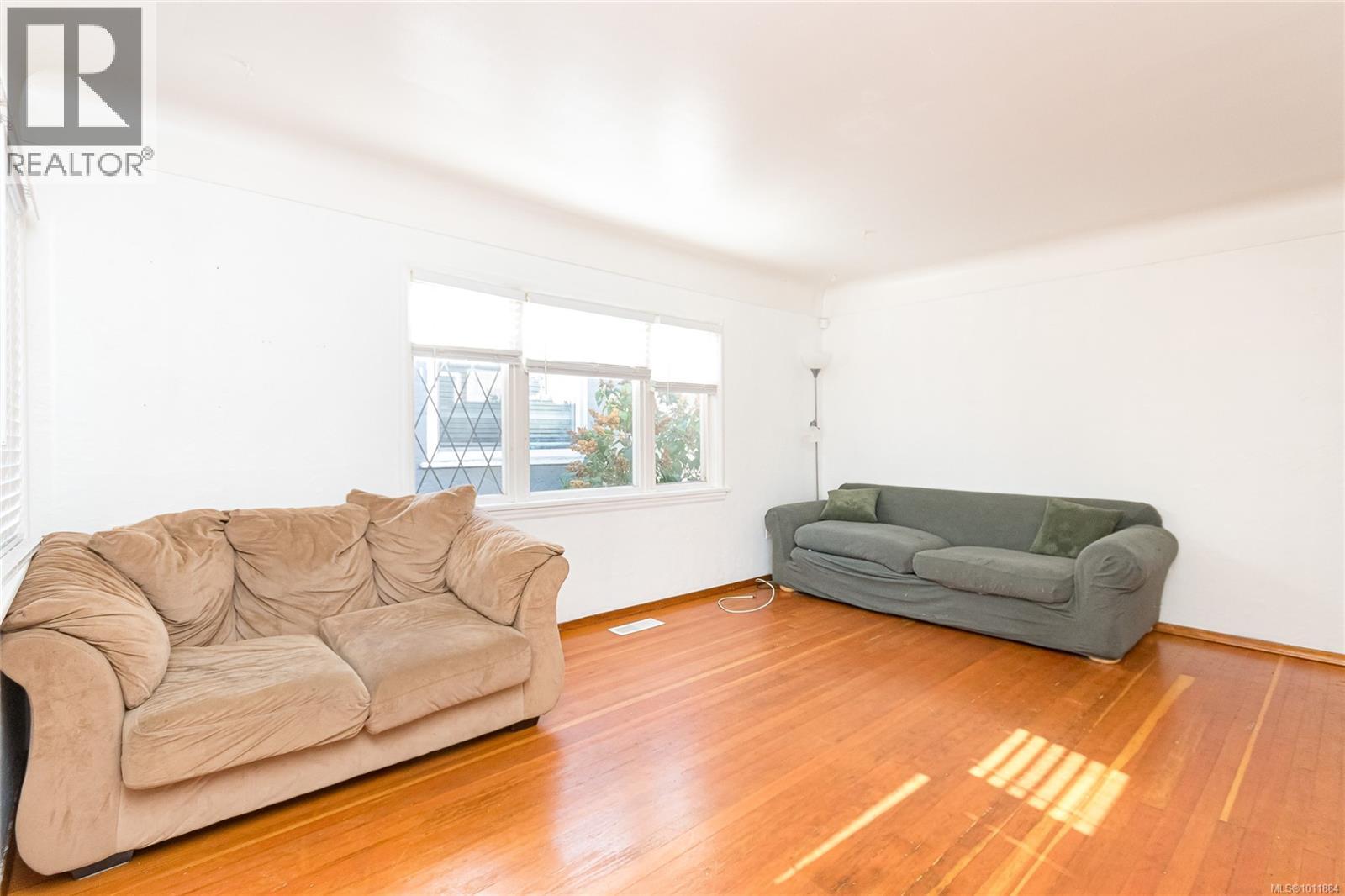  1645 Haultain Street, Victoria