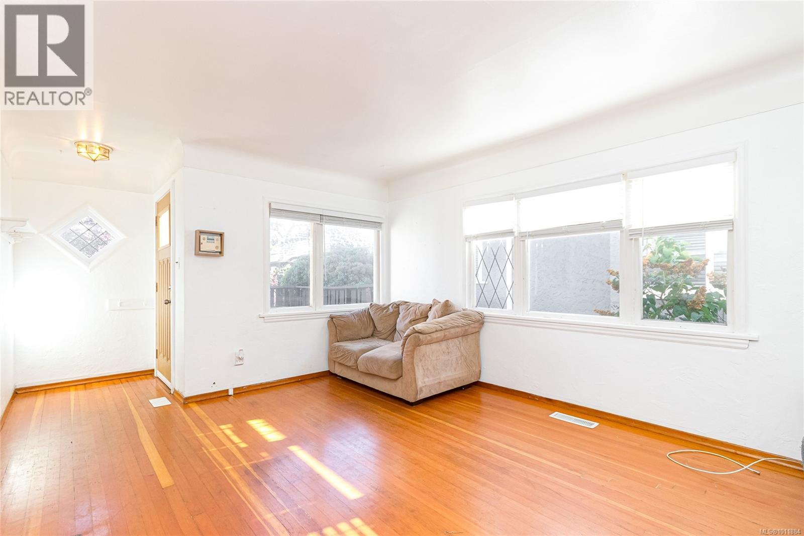  1645 Haultain Street, Victoria