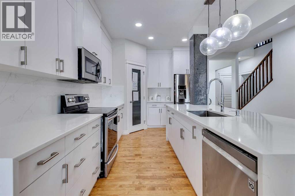 Photo 10 of 168 Aspenshire Drive Sw, Calgary AB