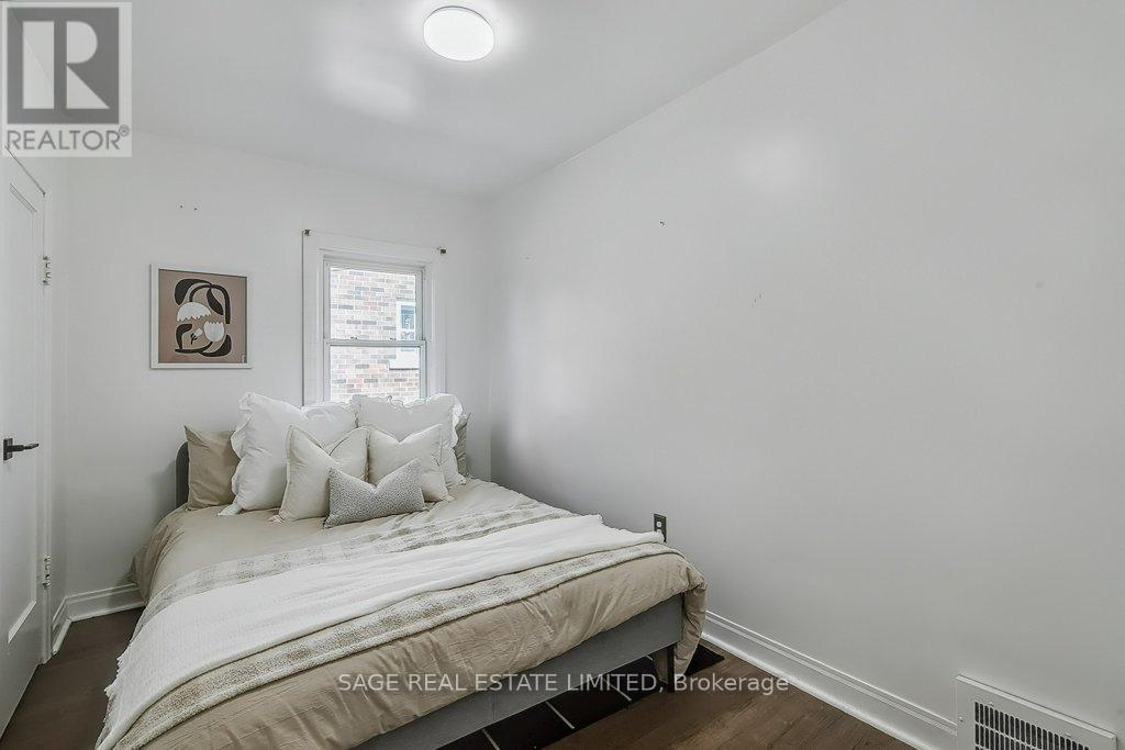 Photo 10 of 209 Bedford Road, Kitchener ON