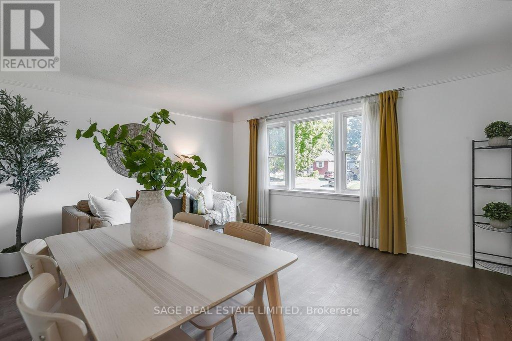 Photo 4 of 209 Bedford Road, Kitchener ON