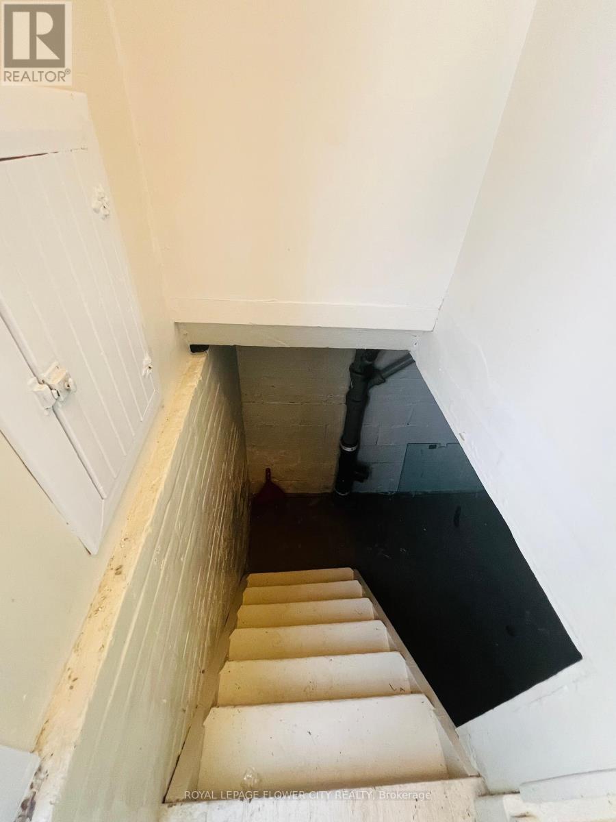 Photo 10 of 346 Wharncliffe Road S, London South ON