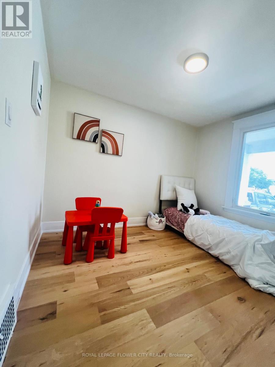 Photo 17 of 346 Wharncliffe Road S, London South ON