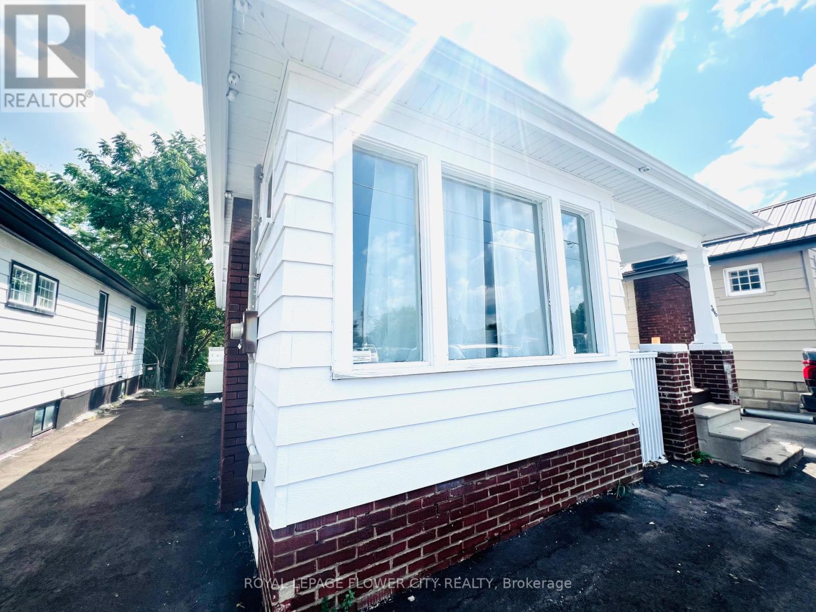 Photo 27 of 346 Wharncliffe Road S, London South ON