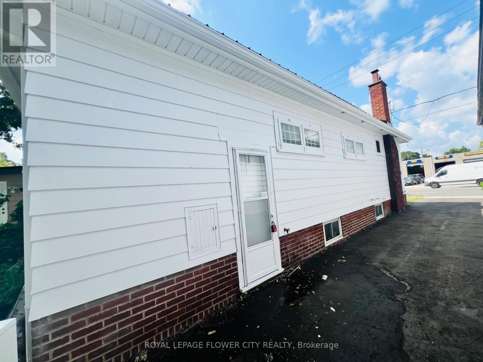 Photo 28 of 346 Wharncliffe Road S, London South ON