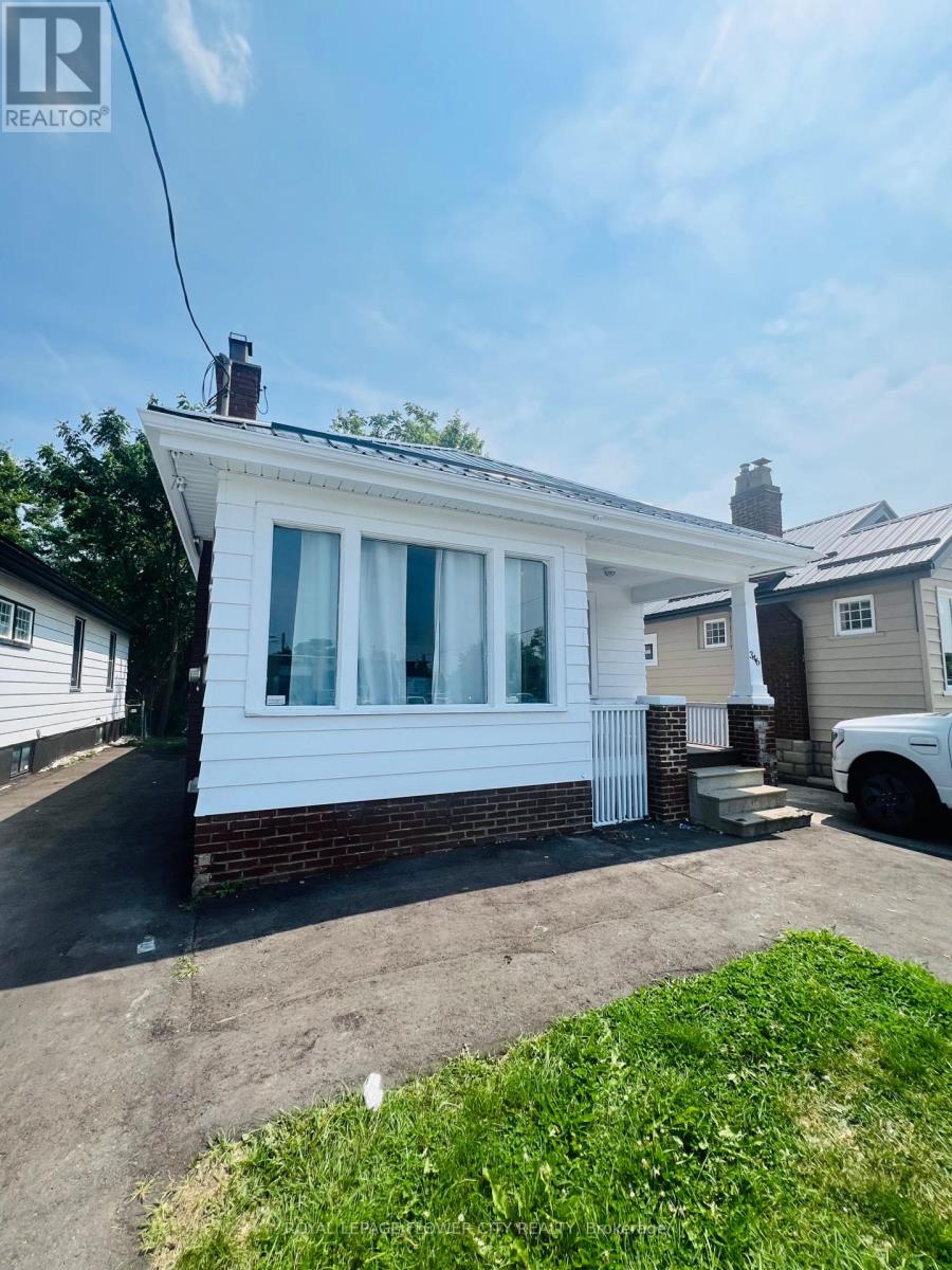 Photo 3 of 346 Wharncliffe Road S, London South ON