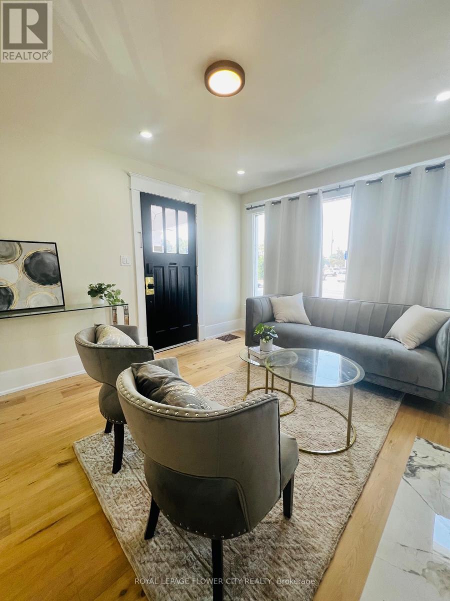 Photo 5 of 346 Wharncliffe Road S, London South ON