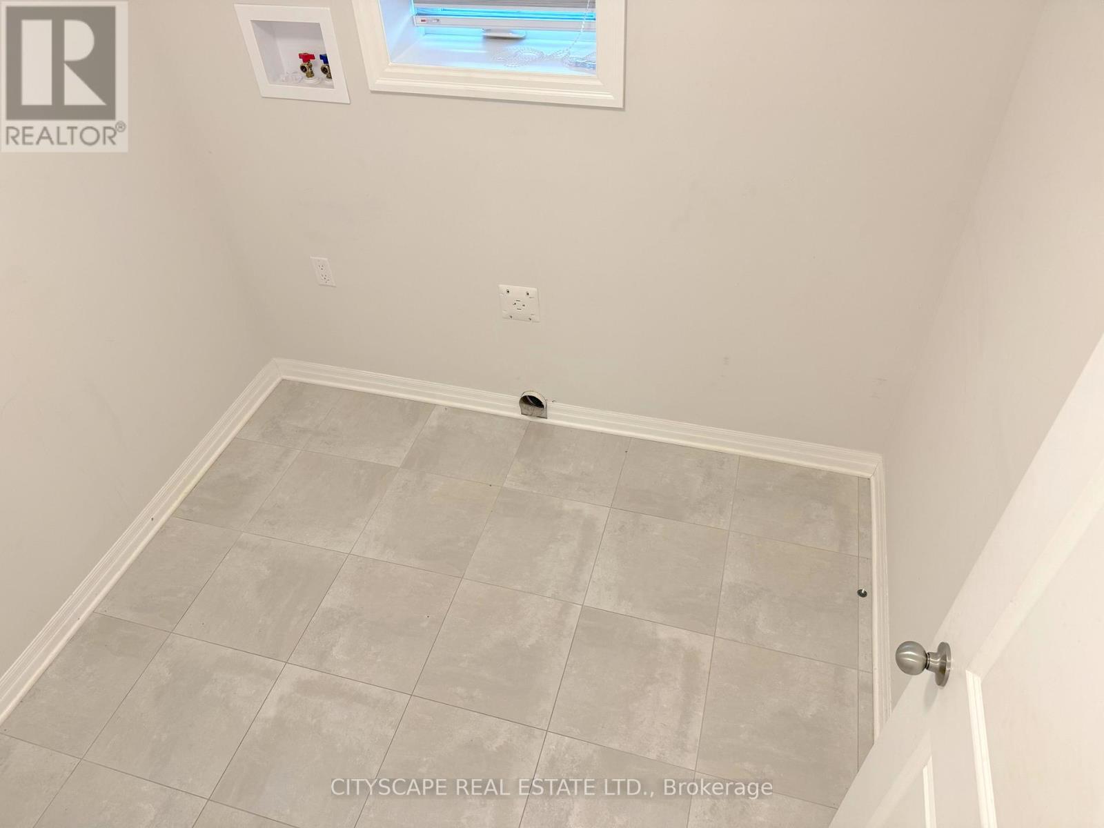 Photo 17 of 118 Benjamin Parkway, St Thomas ON