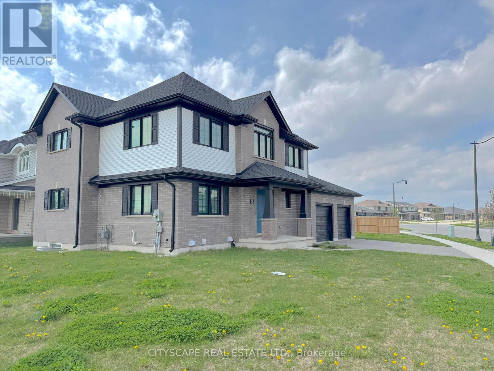 Photo 2 of 118 Benjamin Parkway, St Thomas ON