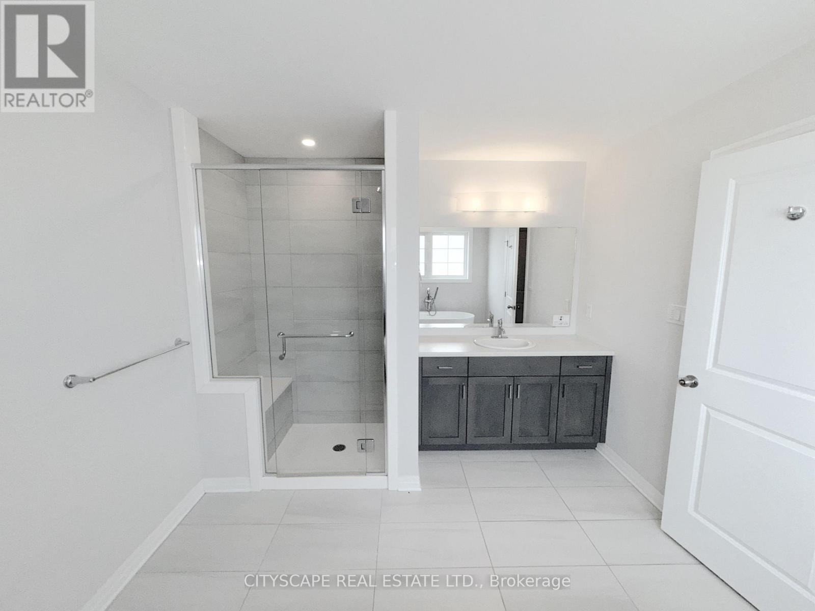 Photo 25 of 118 Benjamin Parkway, St Thomas ON