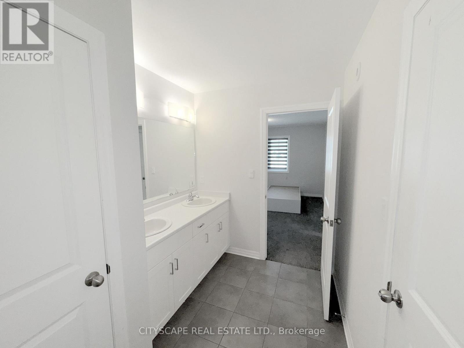 Photo 31 of 118 Benjamin Parkway, St Thomas ON