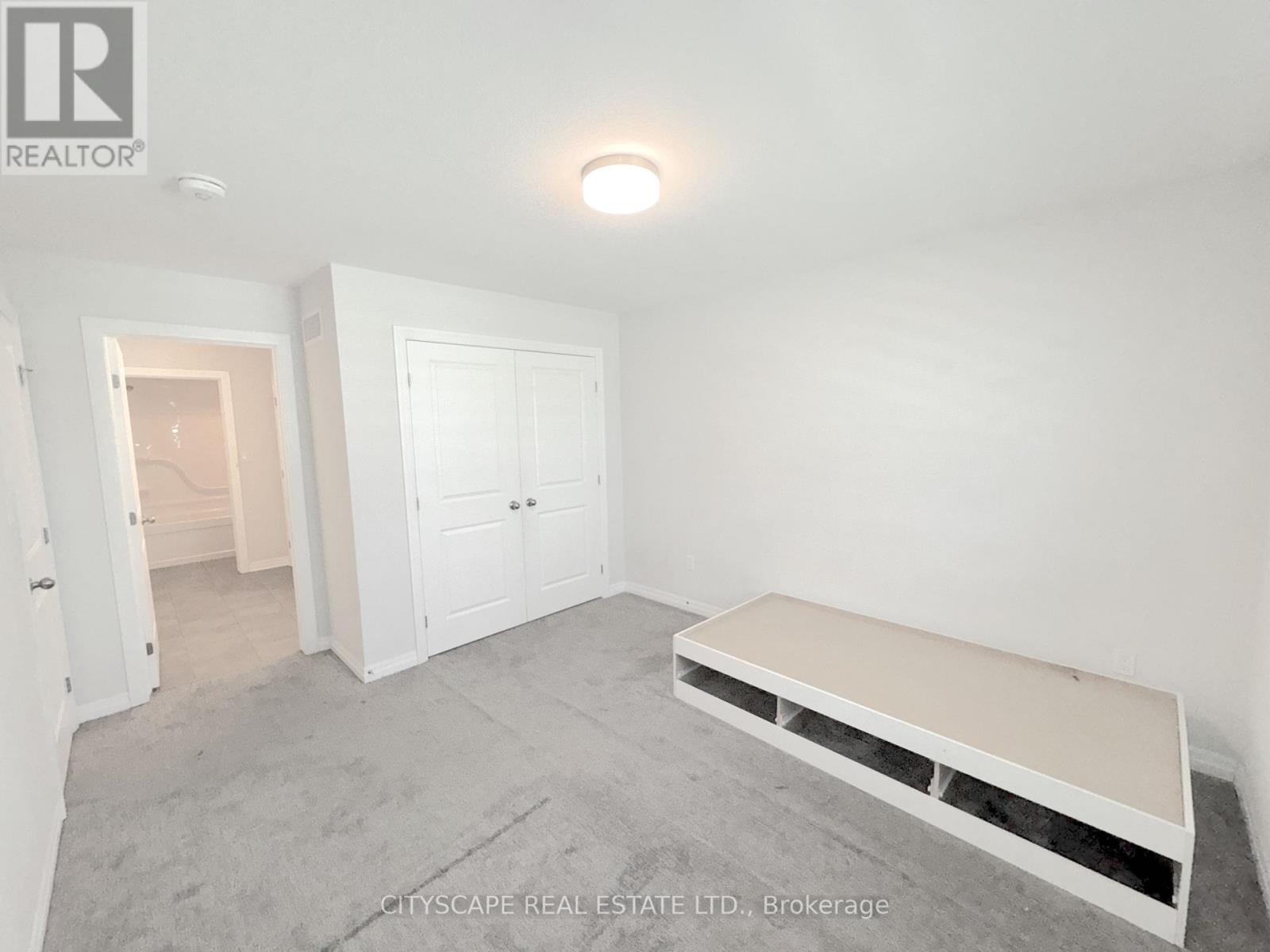Photo 33 of 118 Benjamin Parkway, St Thomas ON
