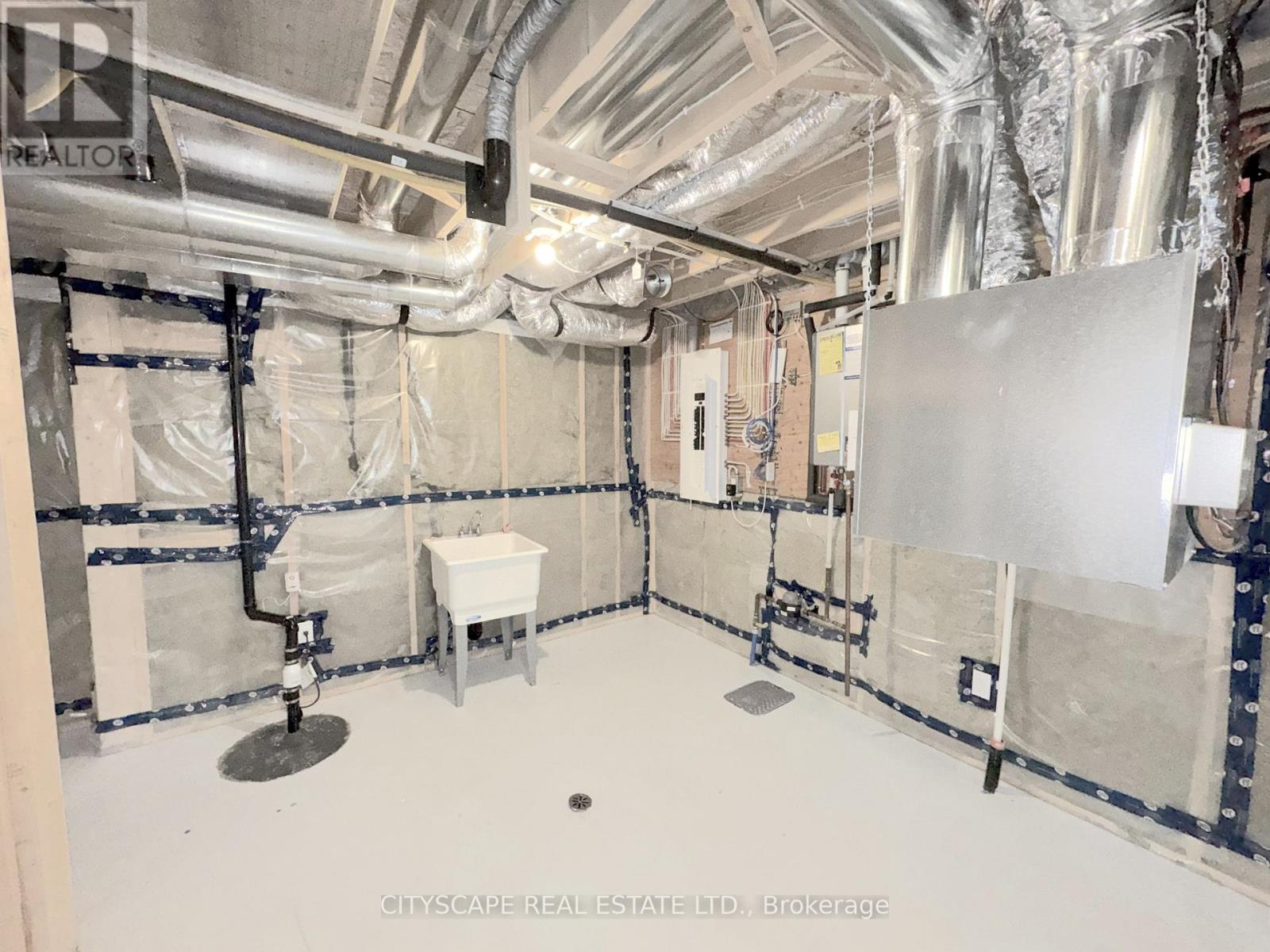 Photo 36 of 118 Benjamin Parkway, St Thomas ON