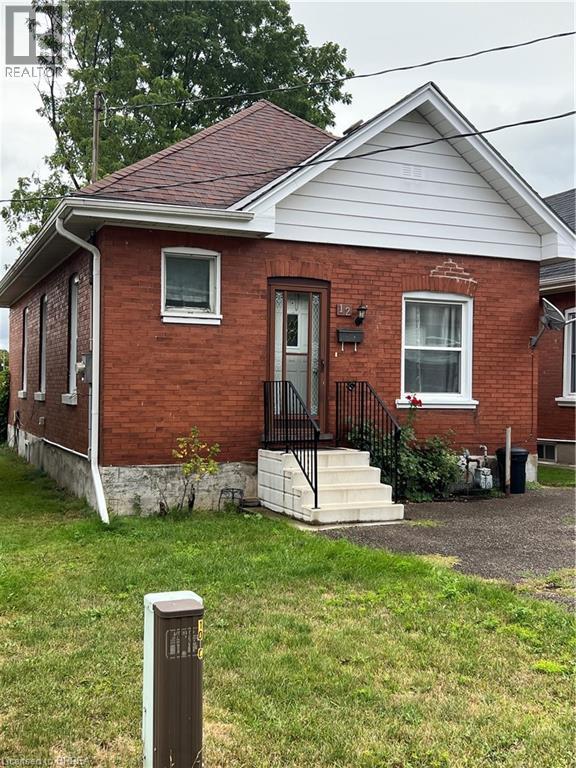 Photo 3 of 12 Carlyle Street, Brantford ON