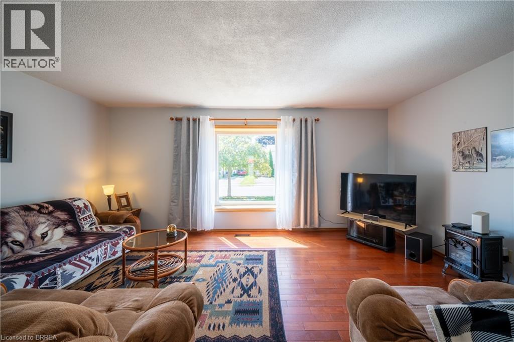 Photo 10 of 100 White Owl Crescent, Brantford ON