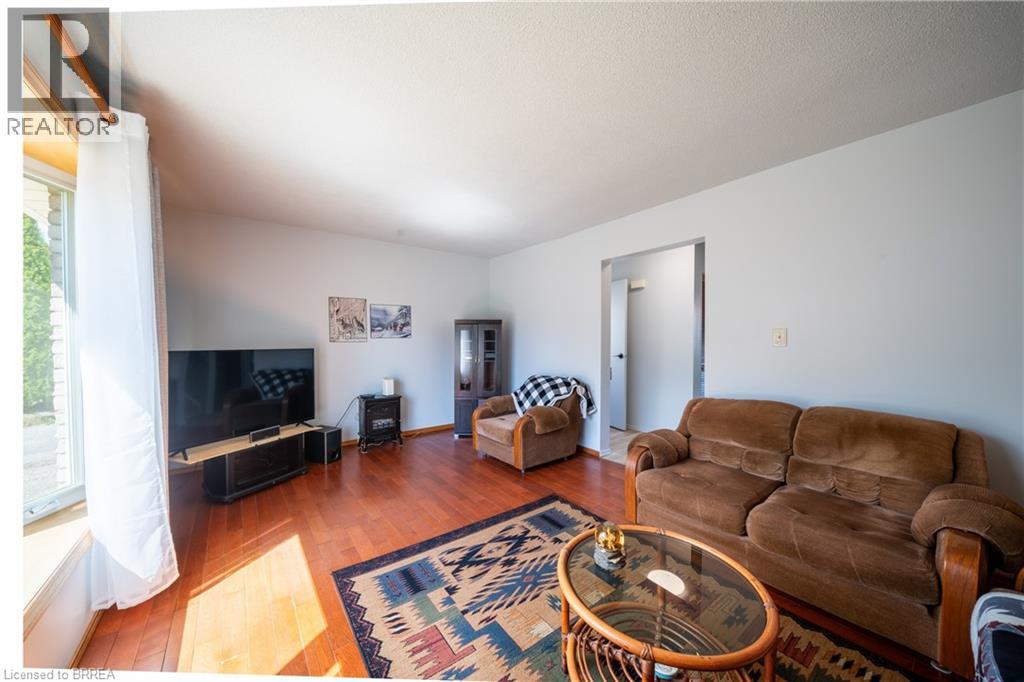Photo 12 of 100 White Owl Crescent, Brantford ON