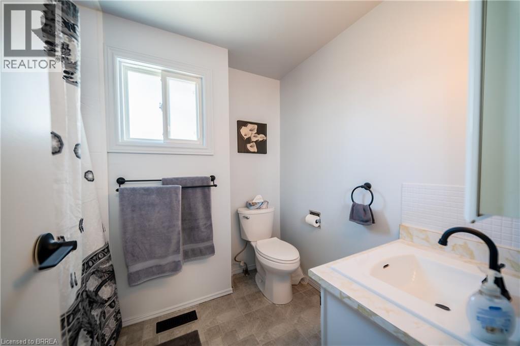 Photo 14 of 100 White Owl Crescent, Brantford ON