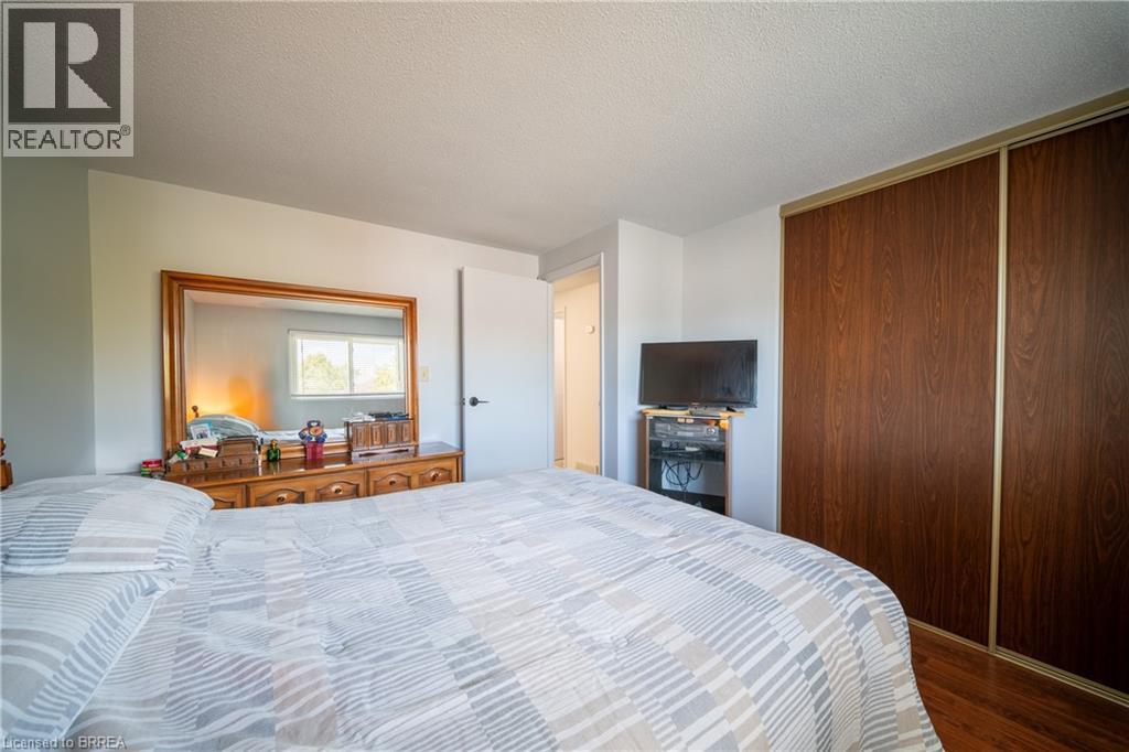 Photo 16 of 100 White Owl Crescent, Brantford ON