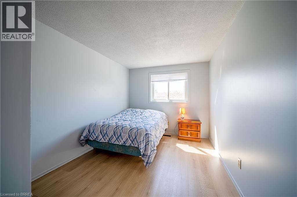 Photo 17 of 100 White Owl Crescent, Brantford ON