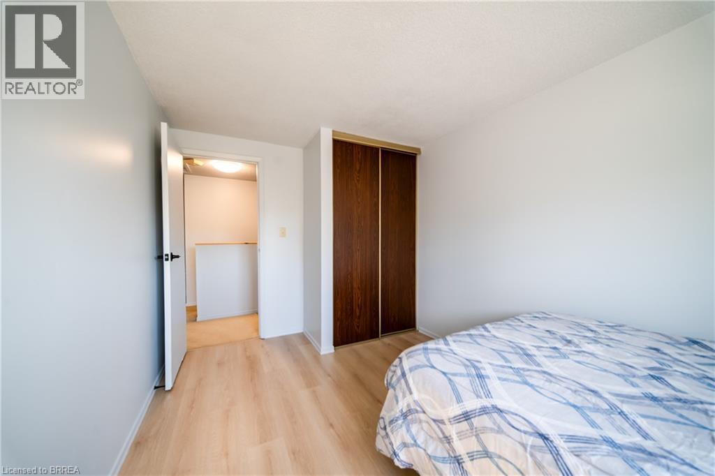 Photo 18 of 100 White Owl Crescent, Brantford ON