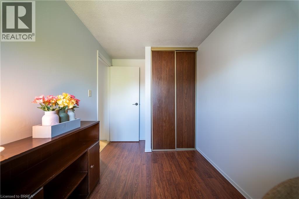 Photo 22 of 100 White Owl Crescent, Brantford ON