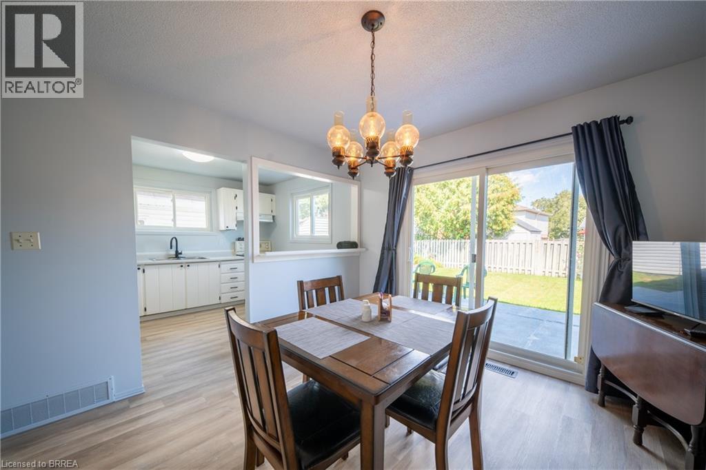 Photo 5 of 100 White Owl Crescent, Brantford ON