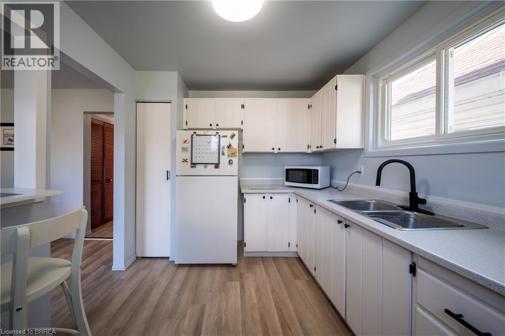 Photo 8 of 100 White Owl Crescent, Brantford ON