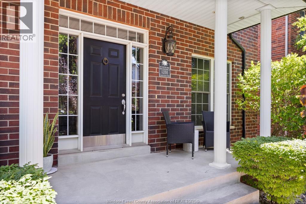 Photo 4 of 1288 Lakeview, Windsor ON