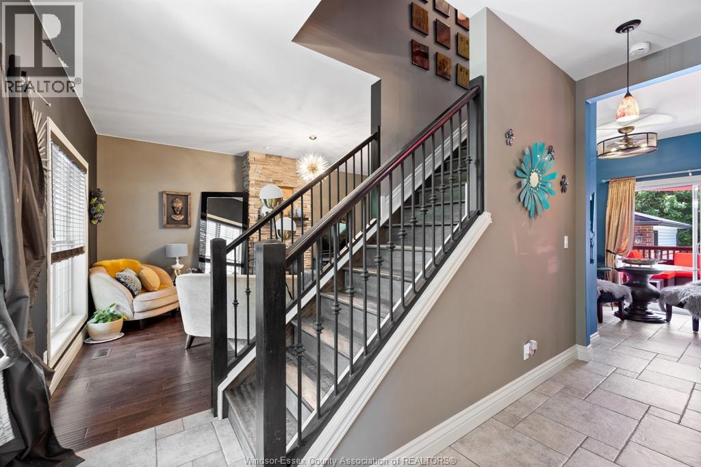 Photo 5 of 1288 Lakeview, Windsor ON