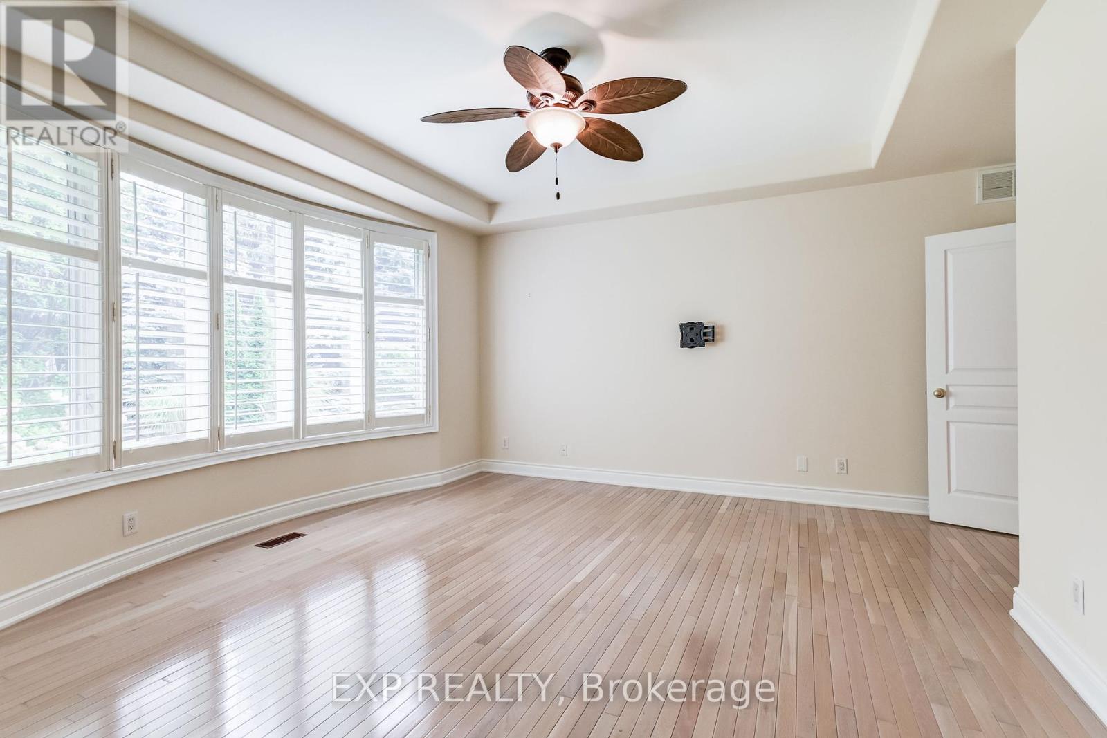 Photo 14 of 806 Hidden Grove Lane, Mississauga ON