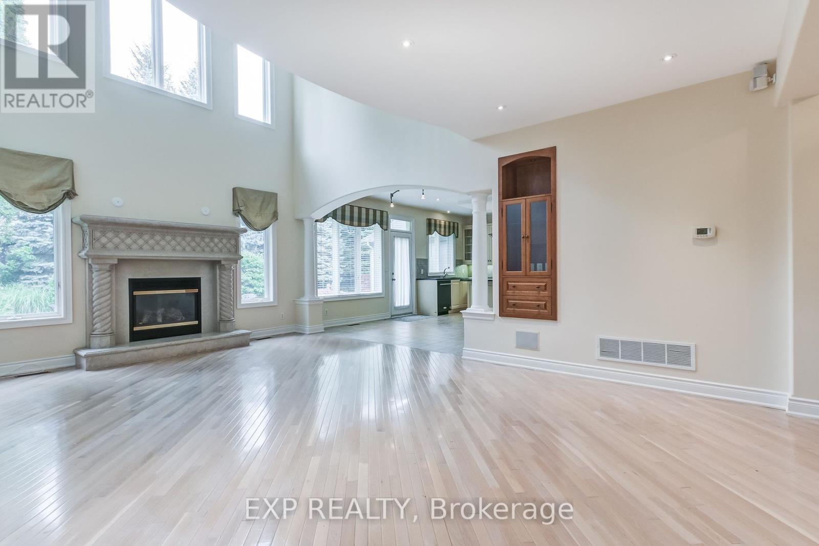 Photo 4 of 806 Hidden Grove Lane, Mississauga ON