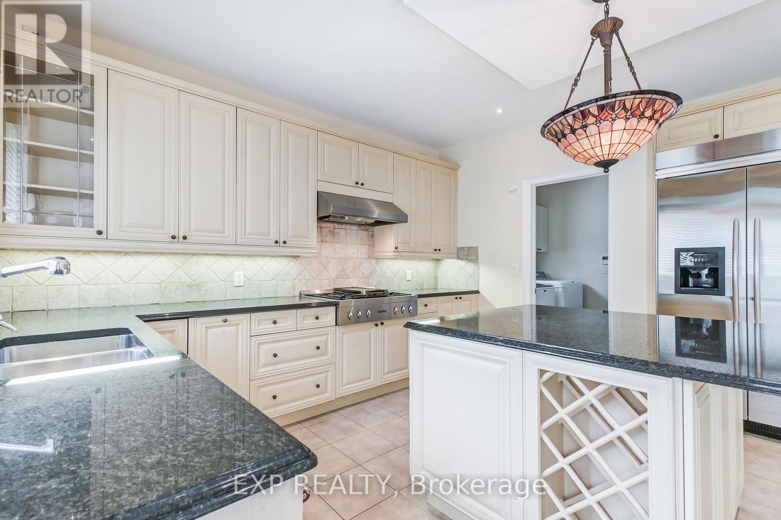 Photo 6 of 806 Hidden Grove Lane, Mississauga ON