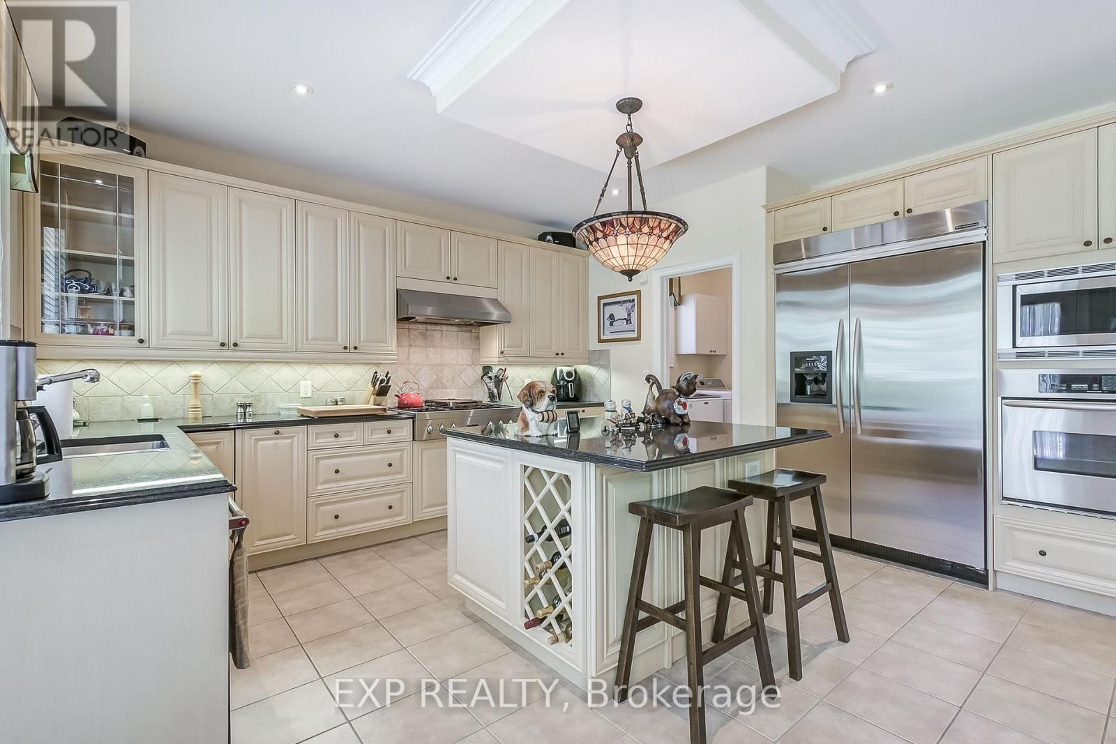 Photo 7 of 806 Hidden Grove Lane, Mississauga ON