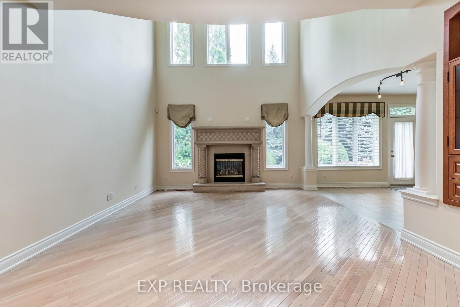 Photo 5 of 806 Hidden Grove Lane, Mississauga ON