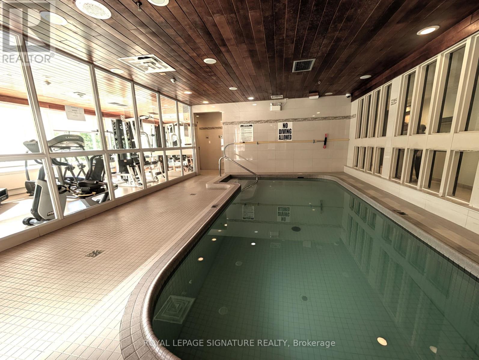 Photo 27 of 316 1001 Cedarglen Gate, Mississauga ON