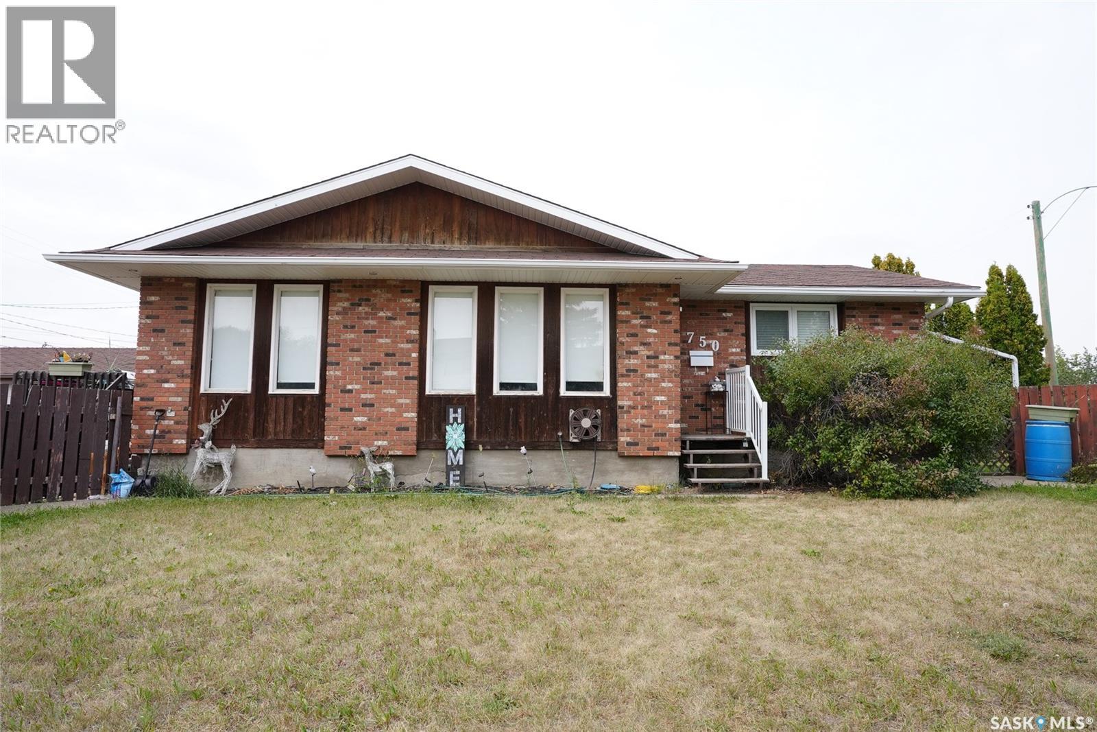 Photo 1 of 750 15th Avenue Nw, Moose Jaw SK