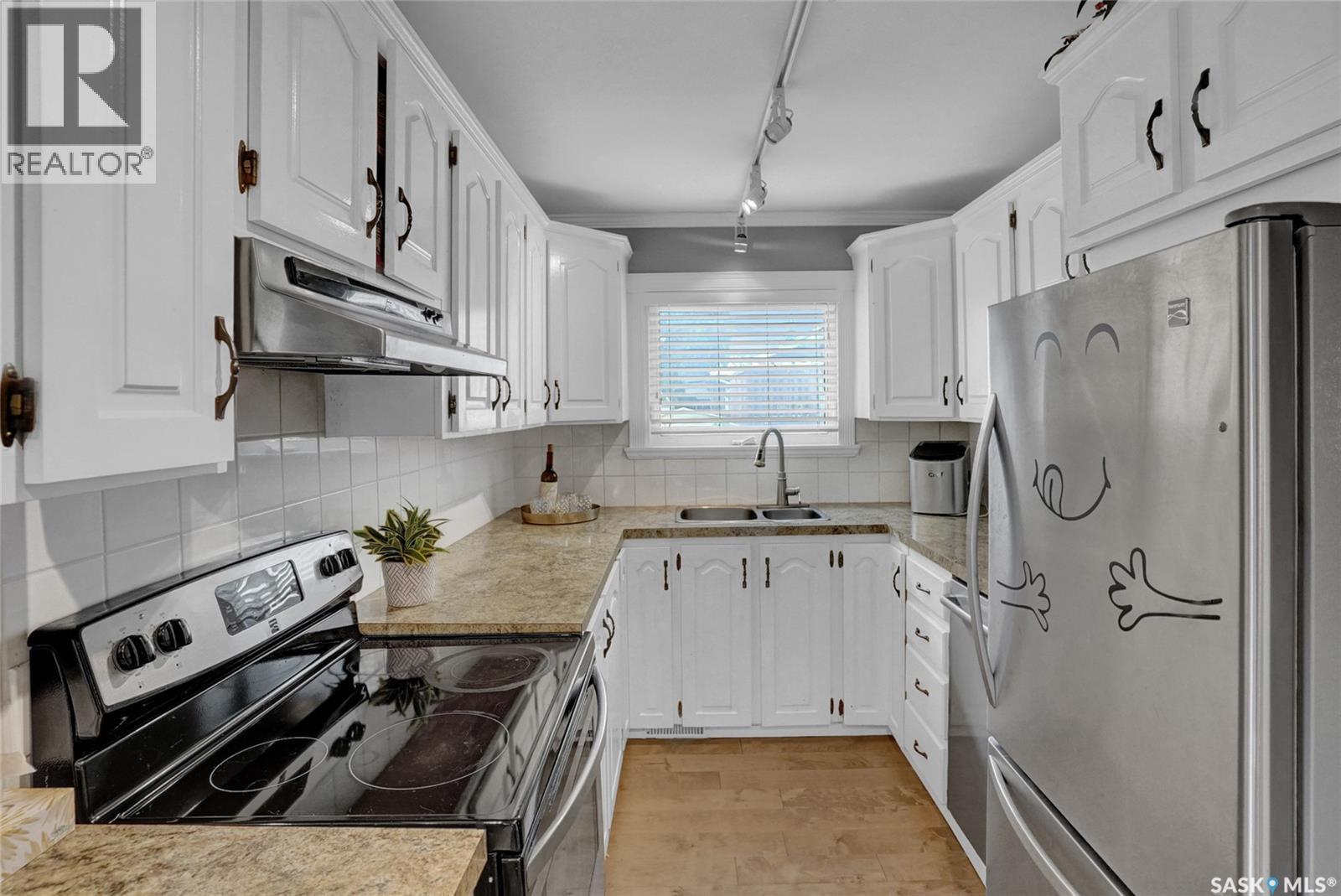 Photo 10 of 750 15th Avenue Nw, Moose Jaw SK