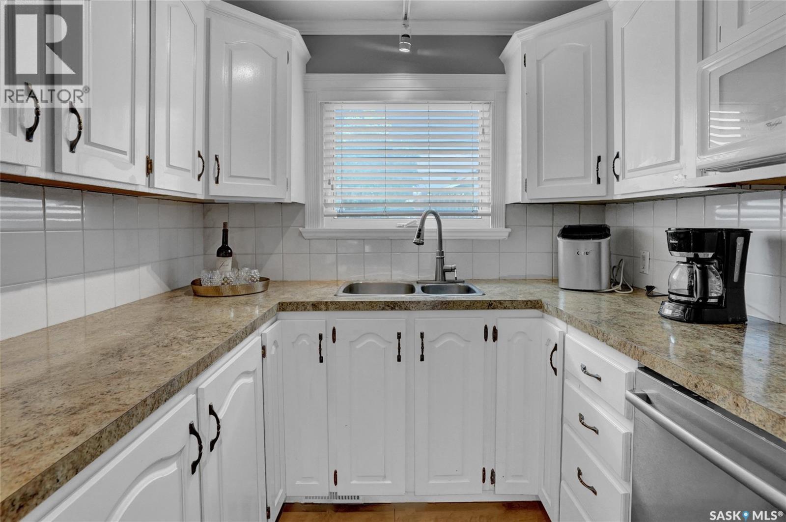 Photo 11 of 750 15th Avenue Nw, Moose Jaw SK