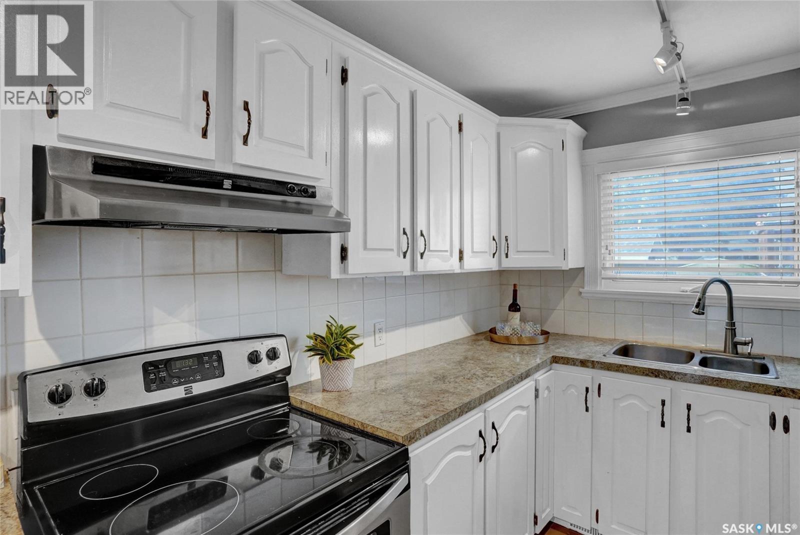Photo 13 of 750 15th Avenue Nw, Moose Jaw SK