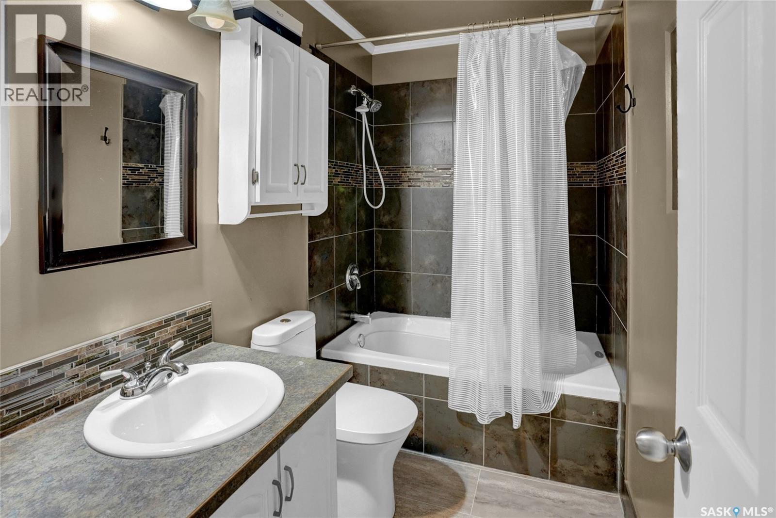 Photo 19 of 750 15th Avenue Nw, Moose Jaw SK