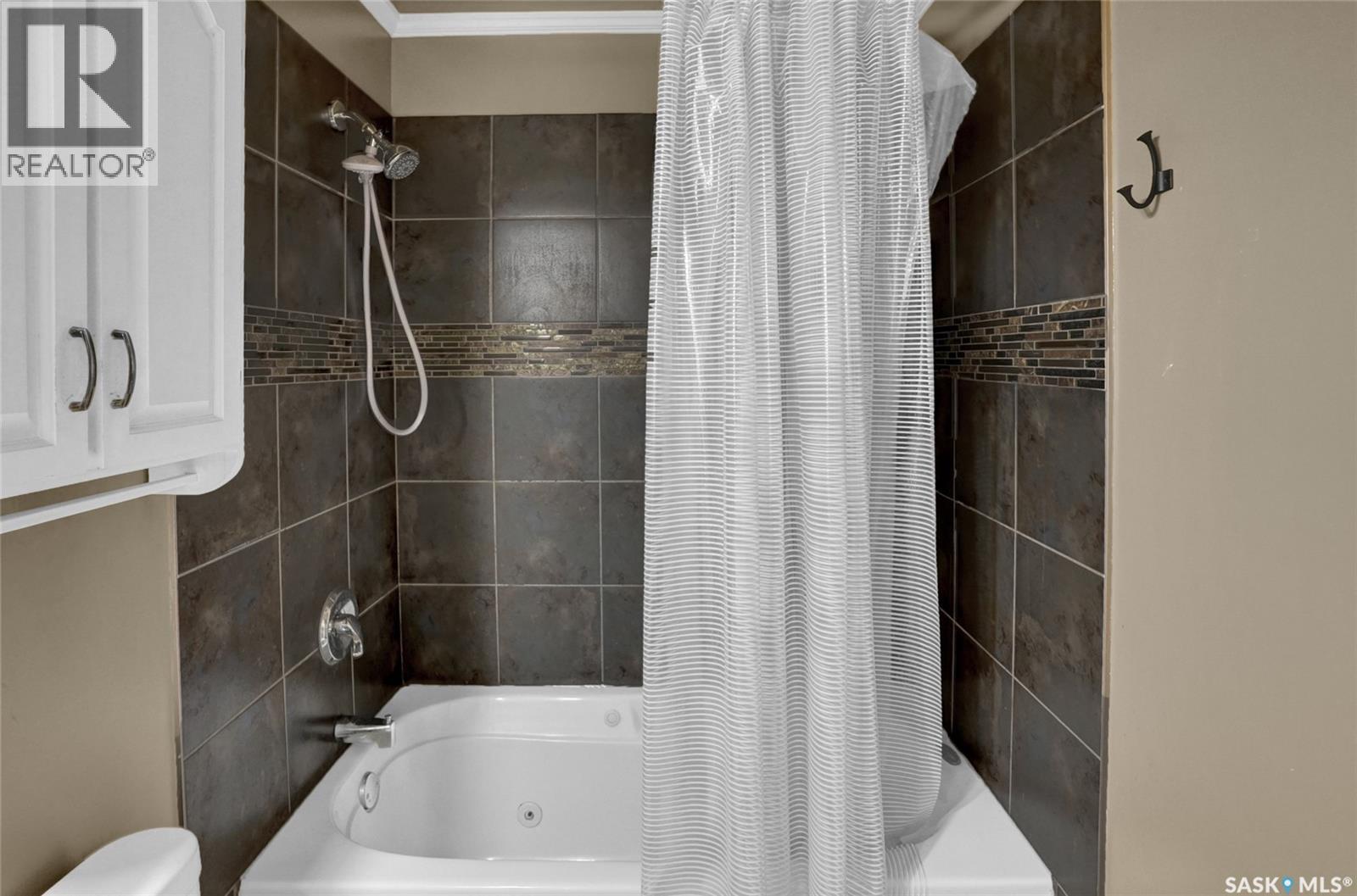 Photo 20 of 750 15th Avenue Nw, Moose Jaw SK