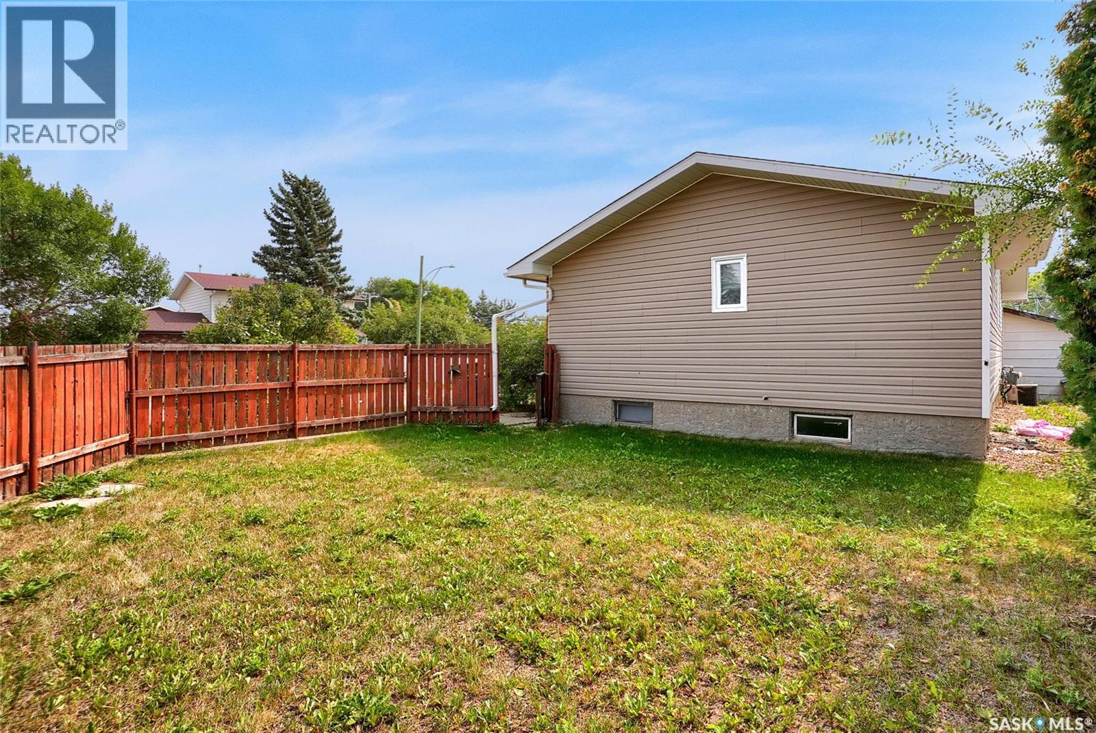 Photo 28 of 750 15th Avenue Nw, Moose Jaw SK